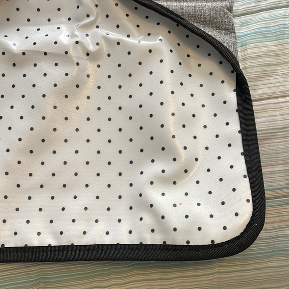 Skip hop diaper changing station - Picture 8 of 11